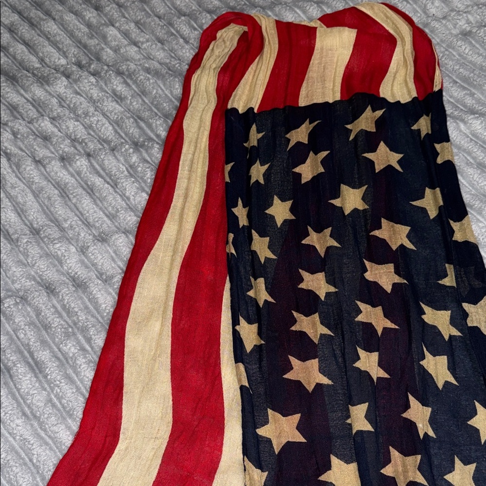 Elegant Stars and Stripes Scarf - Picture 4 of 6